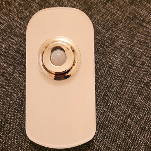 Rechargeable flashlight - Picture 1 of 6